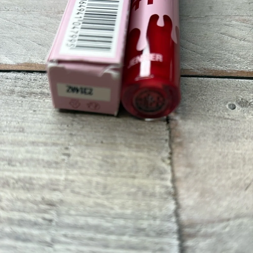 Kylie Jenner Lip Shine Don't @ Me (416) - Picture 7 of 10